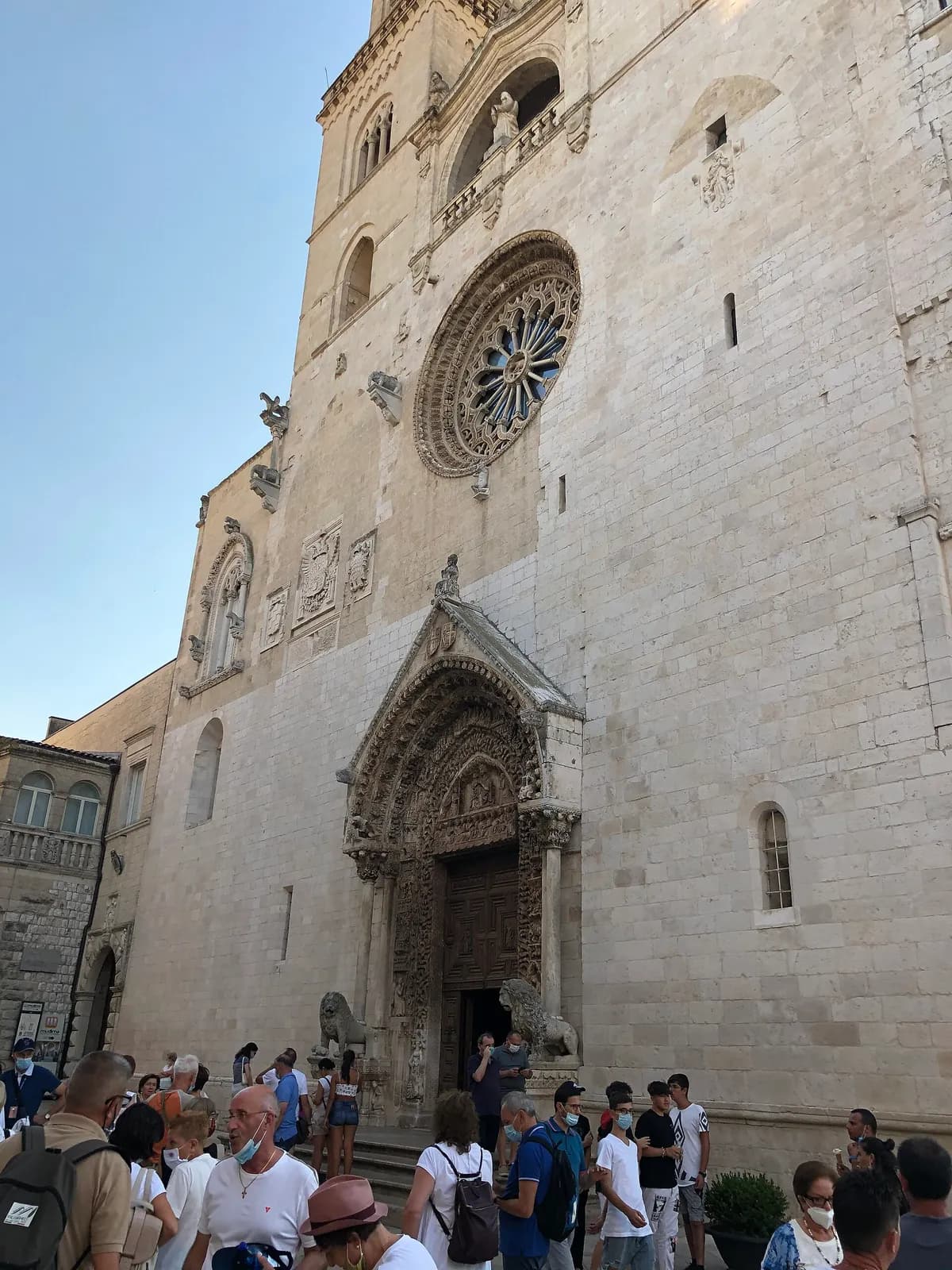 Altamura: il pane che Orazio definì 'il migliore del mondo' nel 37 a.C., la cattedrale di Federico II del 1232, e un uomo di Neanderthal di 150.000 anni fa