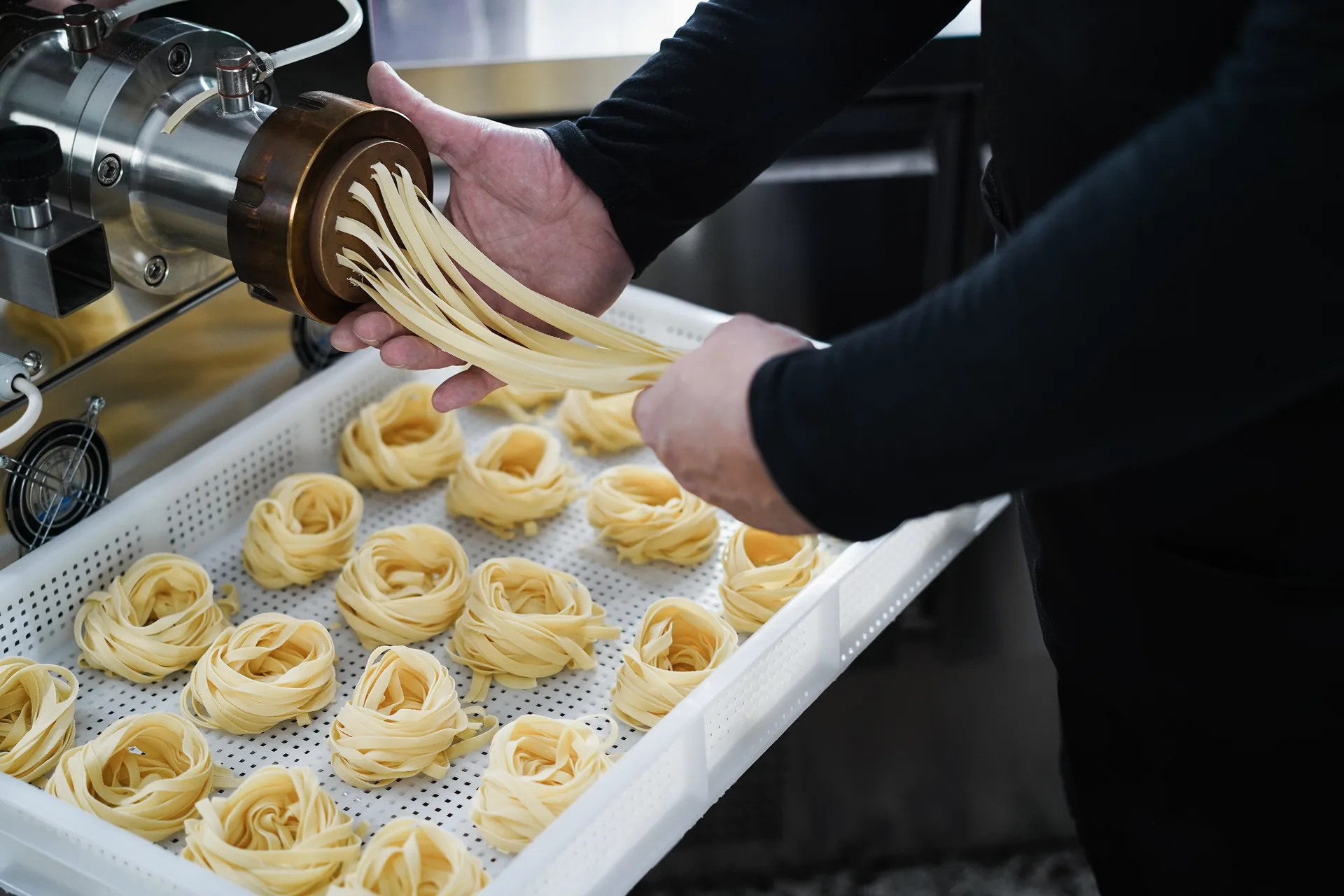 La sfoglia, gesto antico: dove ancora si tira la pasta a mano in Italia 3