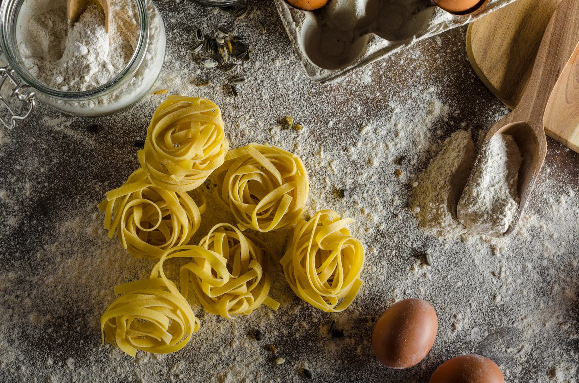 La sfoglia, gesto antico: dove ancora si tira la pasta a mano in Italia