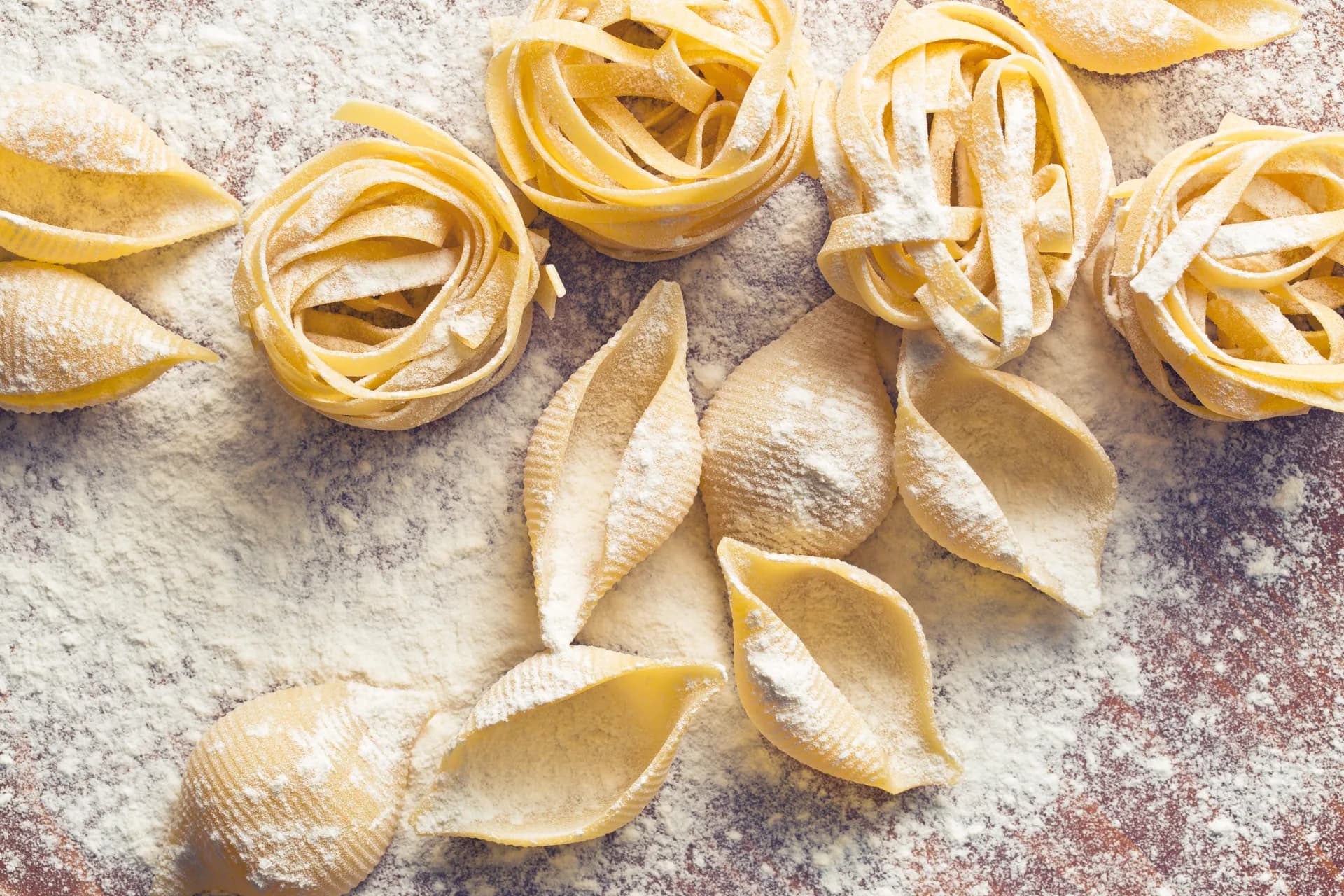La sfoglia, gesto antico: dove ancora si tira la pasta a mano in Italia 5
