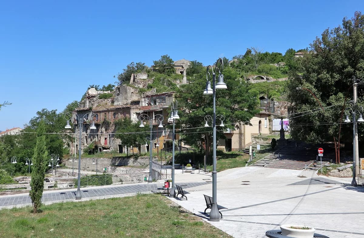 Borghi che si sono rifiutati di morire: gli esperimenti italiani di ripopolamento, quelli riusciti e quelli no